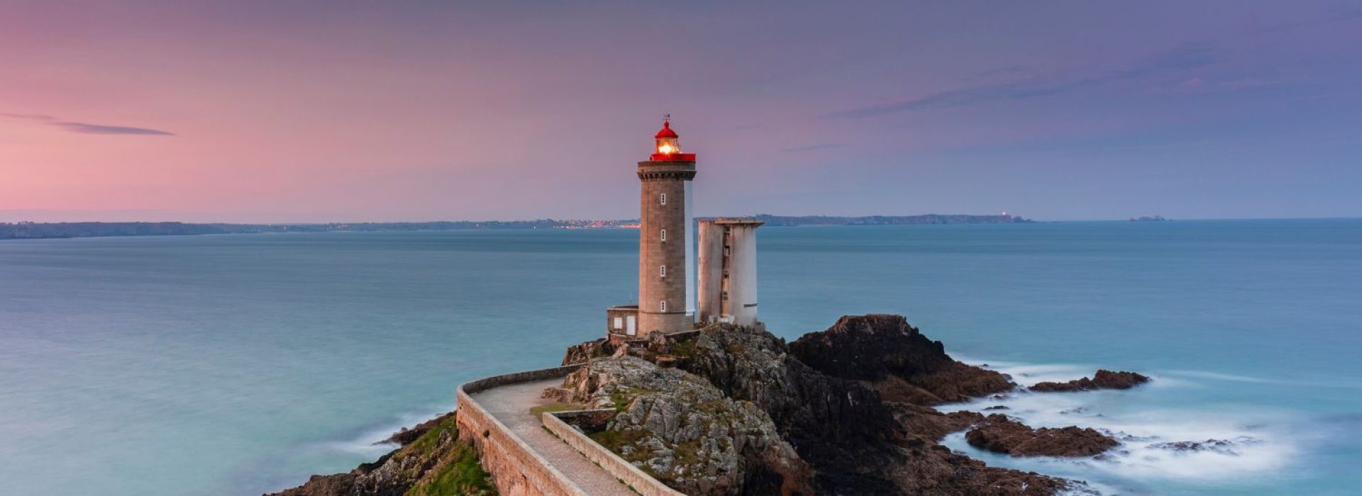 Christelle Nayrat - Hypnothérapeute, spécialisée dans l’accompagnement des transitions de vie, de la surcharge mentale, des blocages émotionnels et des périodes de profond changement -Magnétiseuse